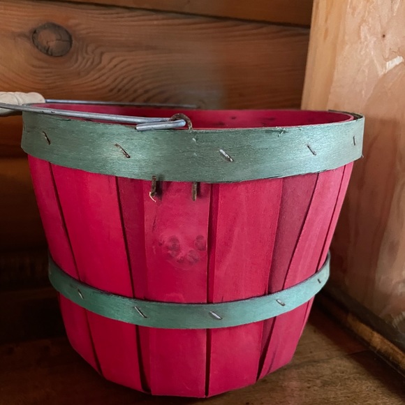 Half Peck Wooden Basket Red Green Christmas - Picture 5 of 7